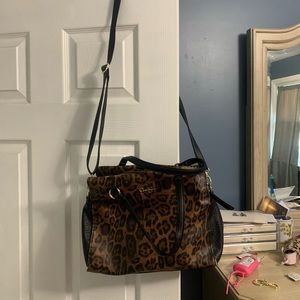 COPY - Jessica Simpson crossbody, smoke free home . No signs of wear ,
